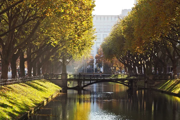 Mark Aurel Klinik | Kö-Graben Düsseldorf Das ist die Brücke am Kö-Graben in Düsseldorf.
